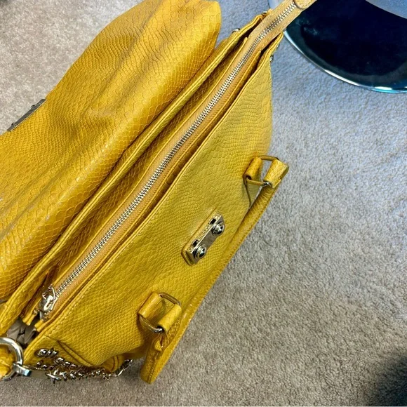 Yellow studded snakeskin-textured faux leather handbag gold-tone chain straps - Picture 9 of 14